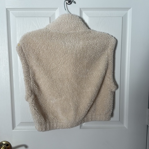Cozy Cream Sleeveless Sweater crop H&M divided size xs - Picture 3 of 3